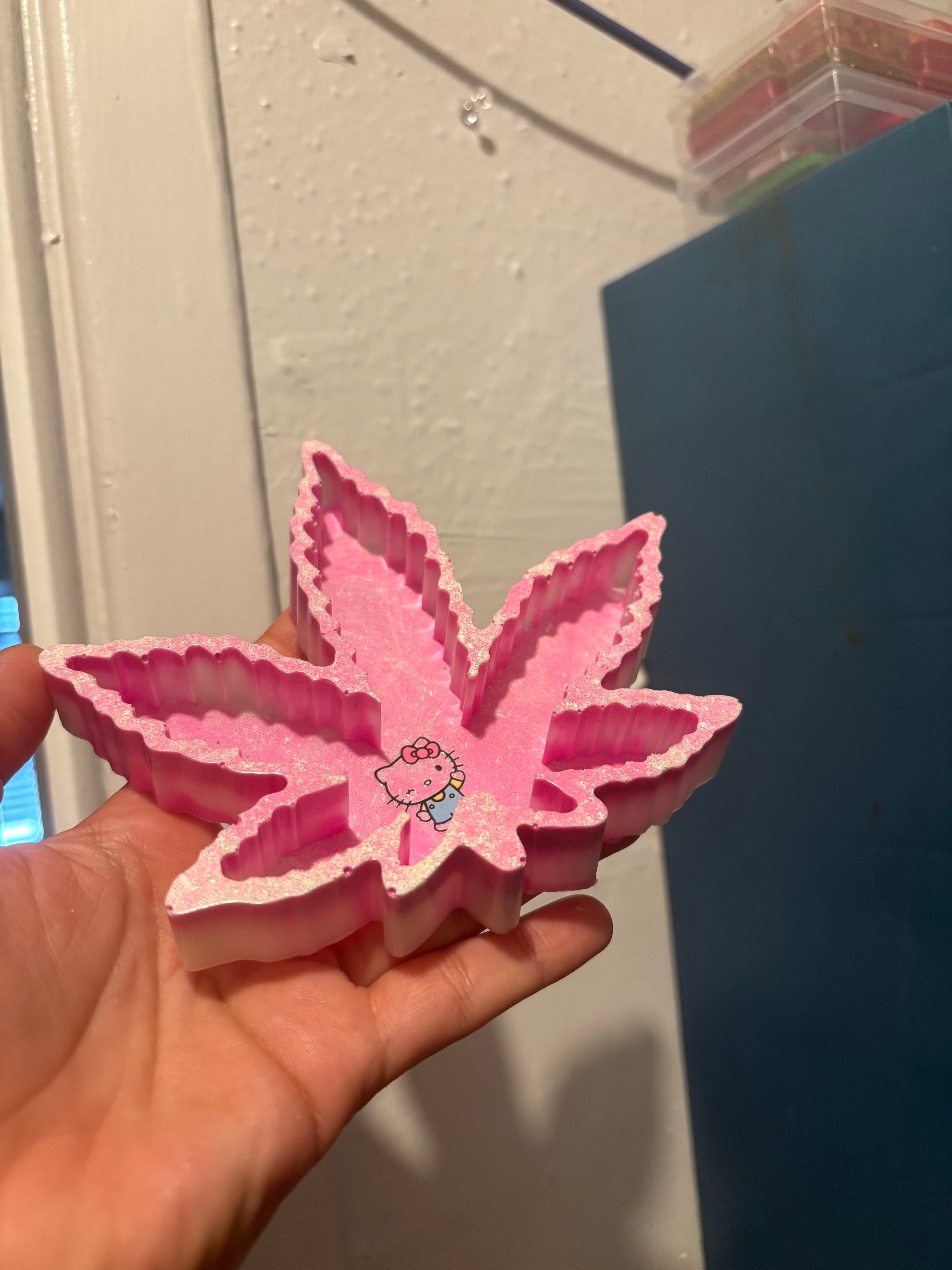 Custom ash tray