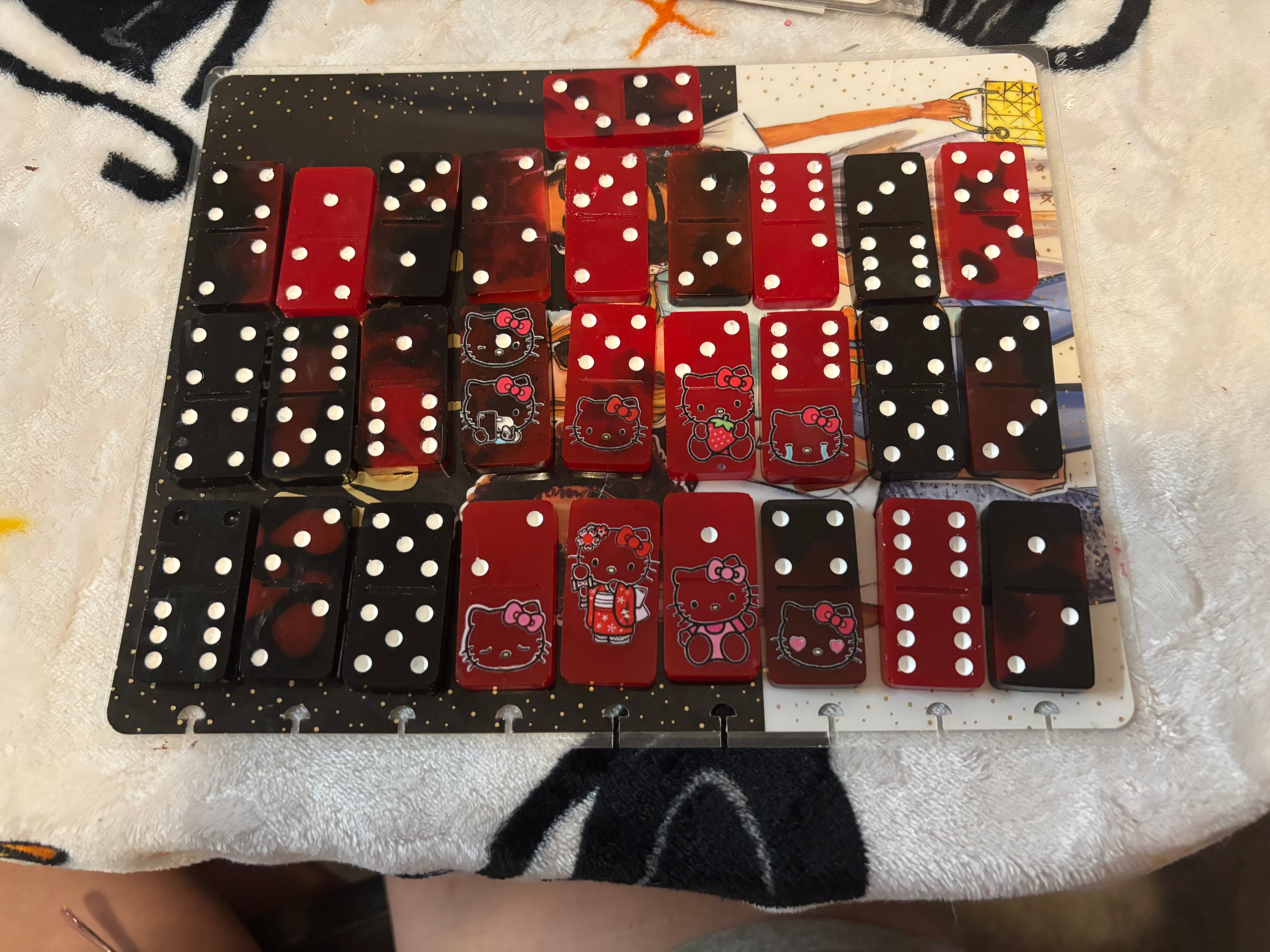 Custom hello kitty dominos