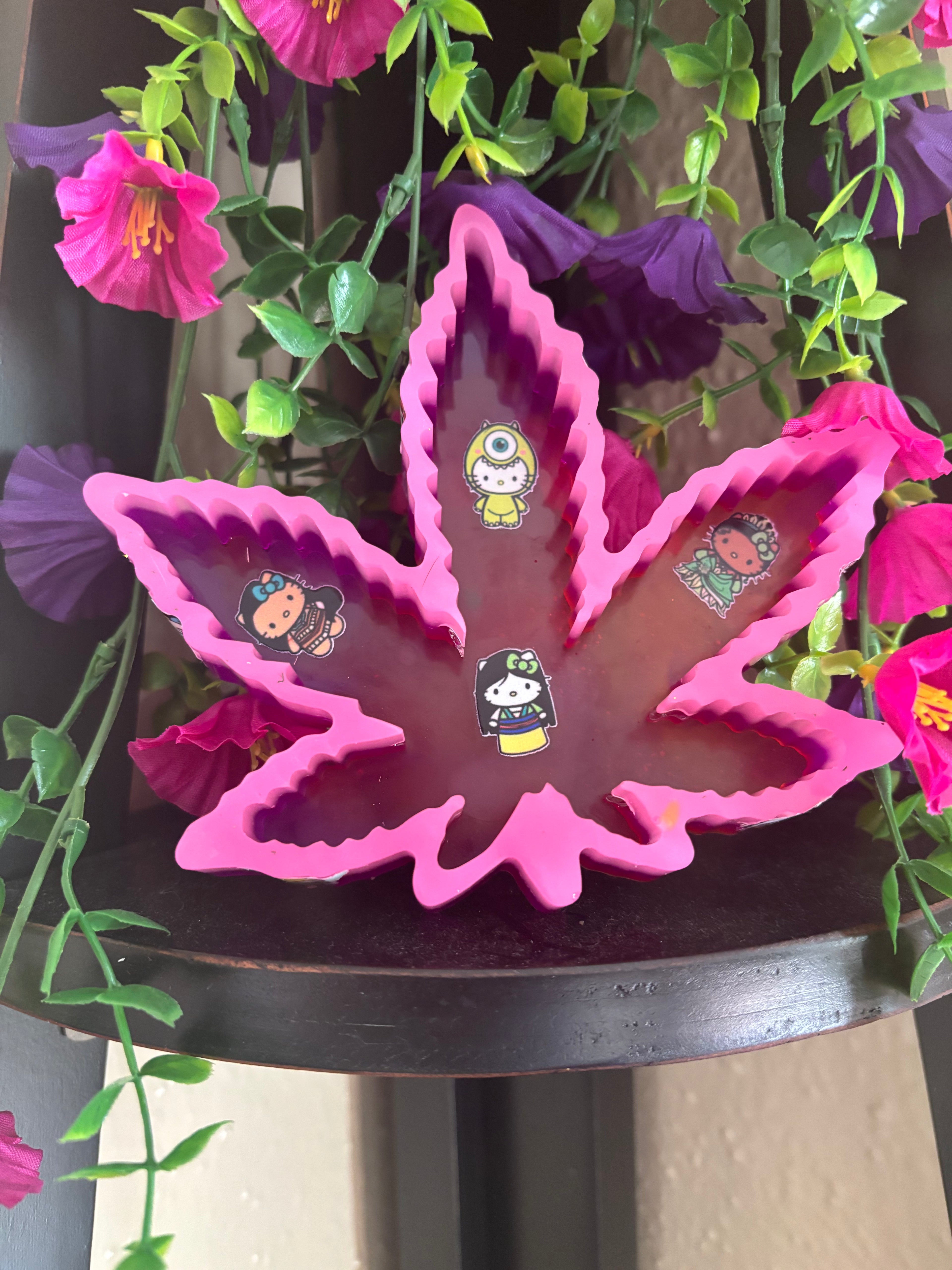 Custom hello kitty ashtray